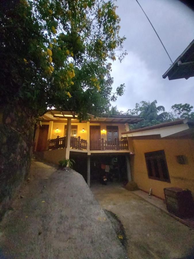 Guruge Guest House Ahangama Luaran gambar
